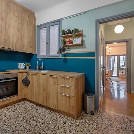 Friends & Family 3broom Apt, Downtown Athens-fix Apartment *