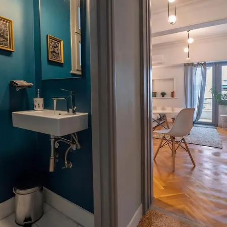 Friends & Family 3broom Apt, Downtown Athens-fix Apartment