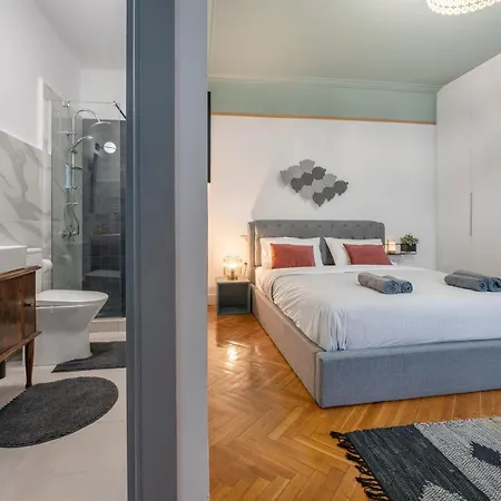 Friends & Family 3broom Apt, Downtown Athens-fix Apartment *