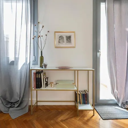 Friends & Family 3broom Apt, Downtown Athens-fix Apartment *