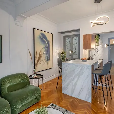 Friends & Family 3broom Apt, Downtown Athens-fix Apartment