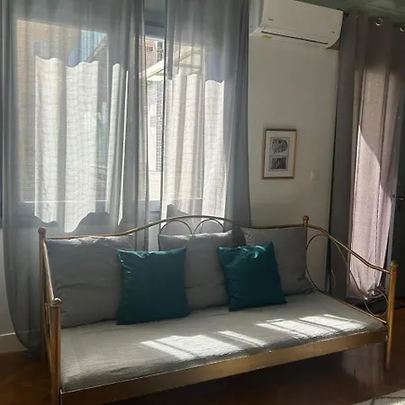 Friends & Family 3broom Apt, Downtown Athens-fix Apartment Athens